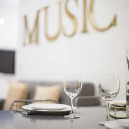 Appartamento Cosy Apartment- 6p- Folies Bergeres Parigi